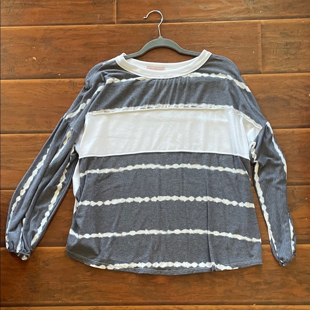 Ces Femme Gray and White Long Sleeve Top